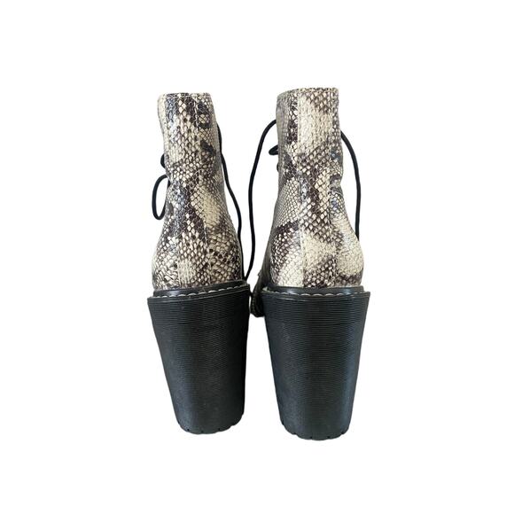 Madden Girl Archiee Black & White Snake Print Heel Combat Heel Bootie Size 6.5 - Picture 3 of 8
